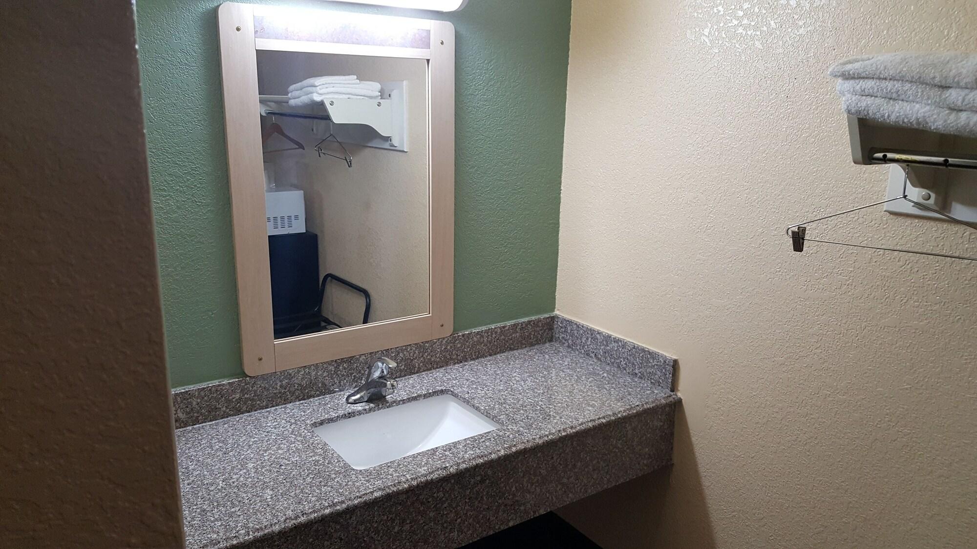 Mentor Home Inn And Suites エクステリア 写真