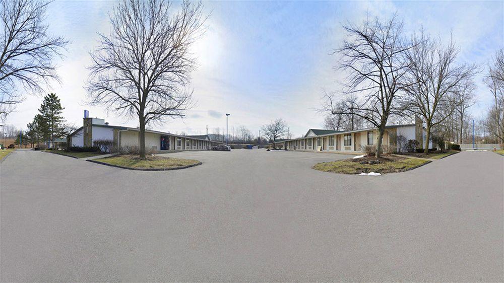 Mentor Home Inn And Suites エクステリア 写真