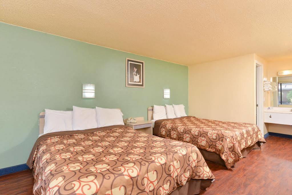 Mentor Home Inn And Suites エクステリア 写真